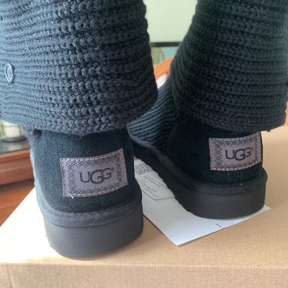 UGG Classic Cardy in Black Size 8 - Picture 2 of 6
